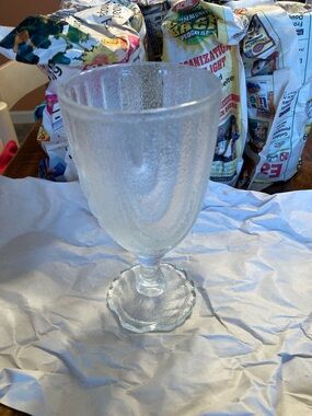 Set of 8 textured frosted glass goblets with shell shaped base LIKE  NEW